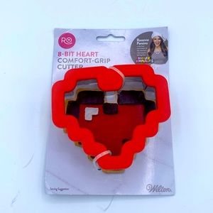 8 Bit Heart Comfort Grip Cookie Cutter